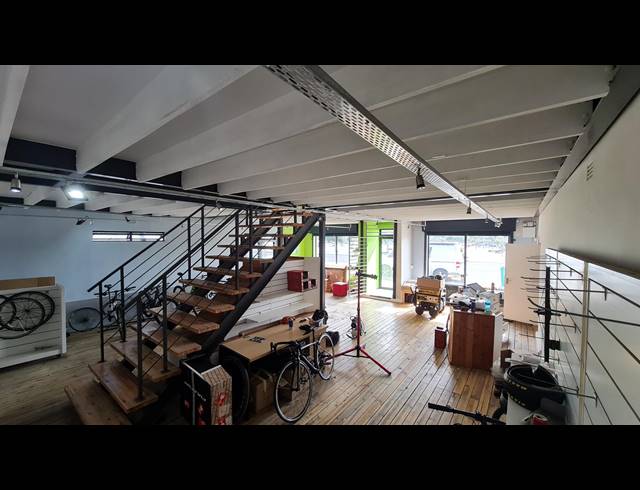220M² RETAIL SOLD IN TOKAI